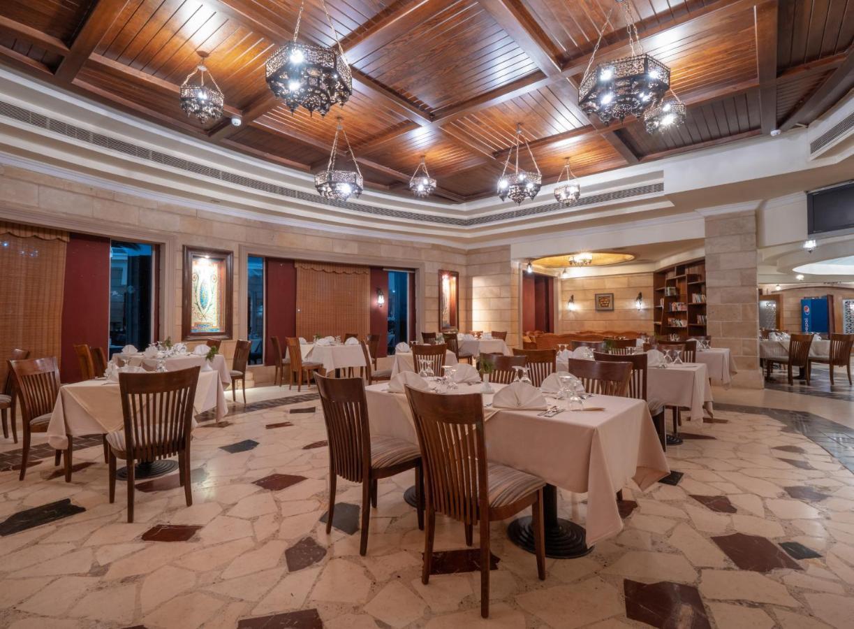 ホテル セレニティ マカディ ビーチ マカディ・ベイ エクステリア 写真 The restaurant at the hotel