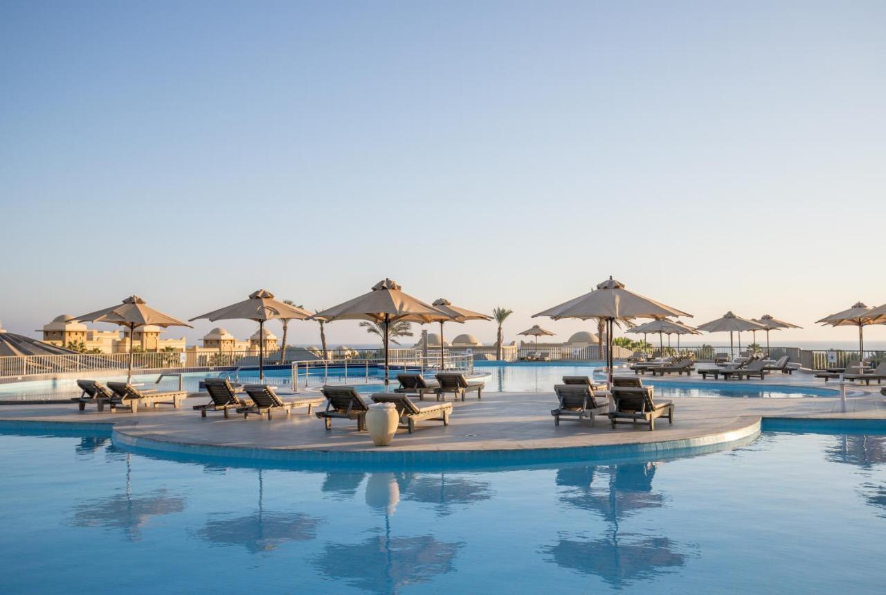 ホテル セレニティ マカディ ビーチ マカディ・ベイ エクステリア 写真 The pool at the hotel