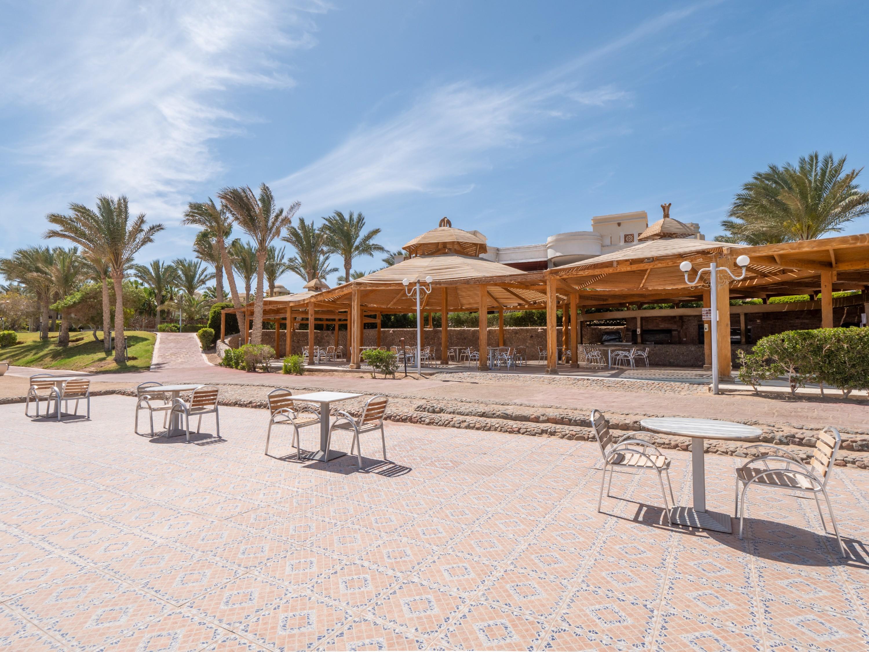 ホテル セレニティ マカディ ビーチ マカディ・ベイ エクステリア 写真 The resort's main restaurant