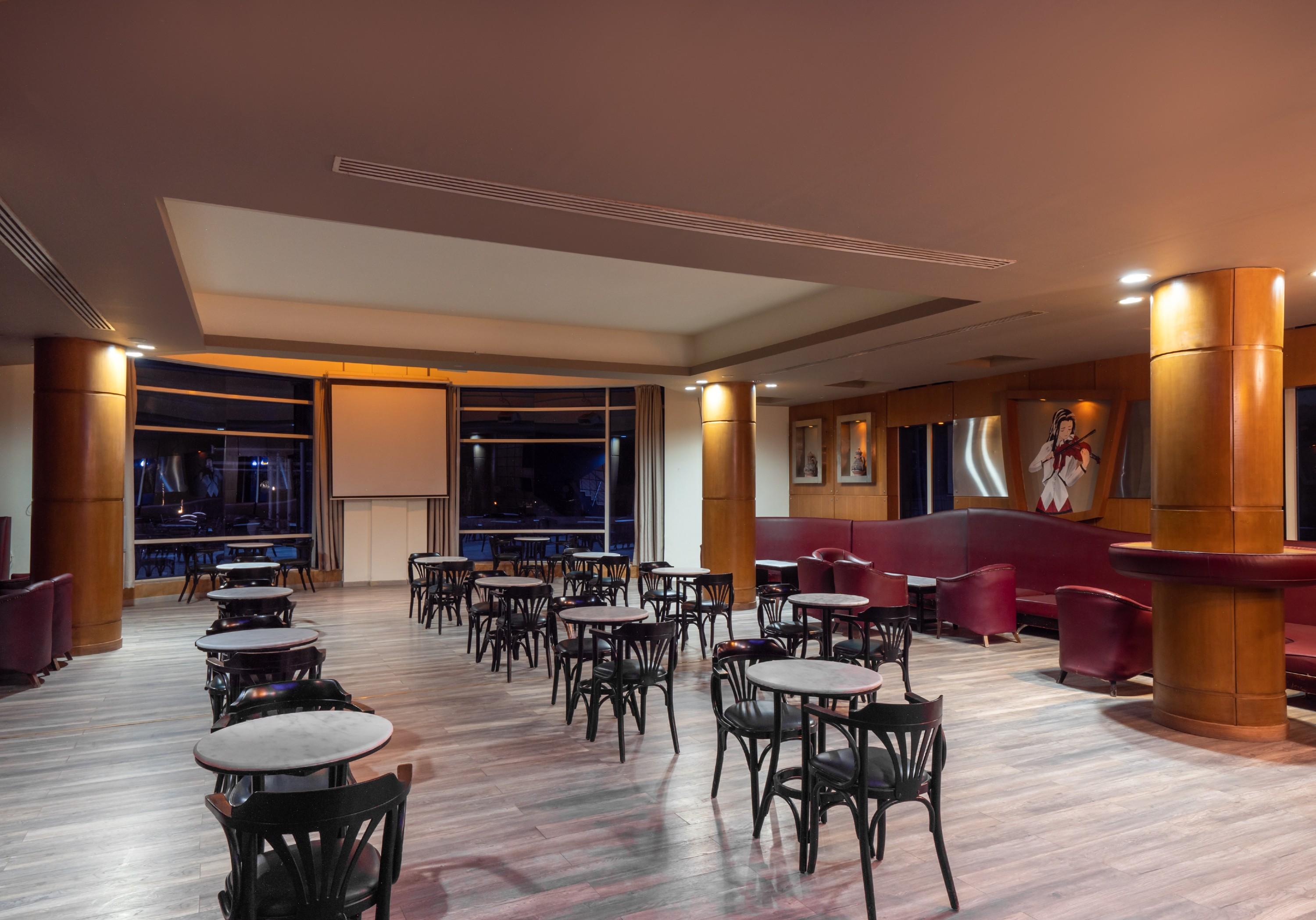 ホテル セレニティ マカディ ビーチ マカディ・ベイ エクステリア 写真 The interior of the restaurant